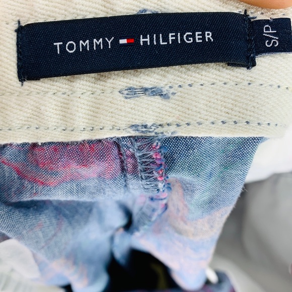 Tommy Hilfiger Floral Cloth Soft Drawstring Shorts - Picture 7 of 8
